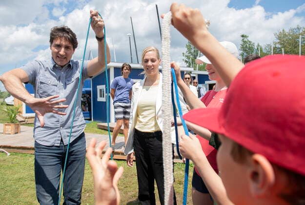 July 12, 2022, Magog, PQ, Canada: Prime Minister Justin Trudeau shows children how to tie a knot during a visit to a sailing camp in Magog, Que., Tuesday, July 12, 2022. Magog Canada  - ZUMAc35_ 20220712_zaf_c35_041 Copyright: xGrahamxHughesx