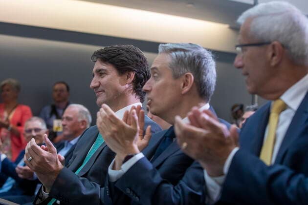 July 13, 2022, Kingston, Ontario, Canada: Prime Minister Justin Trudeau, Minister of Innovation, Science and Industry Franvßois-Philippe Champagne and tarioöÄÃ s Minister of Economic Development, Job Creation and Trade Vic Fedeli clap their hands during electric battery announcement at QueenöÄÃ s University in Kingston, Ont., on Wednesday July 13, 2022. Kingston Canada - ZUMAc35_ 20220713_zaf_c35_007 Copyright: xLarsxHagbergx