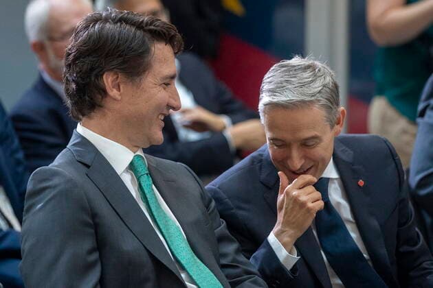 July 13, 2022, Kingston, Ontario, Canada: Prime Minister Justin Trudeau and Minister of Innovation, Science and Industry Franvßois-Philippe Champagne share a laugh during an electric battery announcement at QueenöÄÃ s University in Kingston, Ont., on Wednesday July 13, 2022. Kingston Canada  - ZUMAc35_ 20220713_zaf_c35_012 Copyright: xLarsxHagbergx