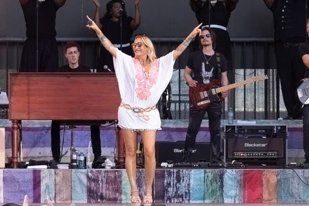 13 7 2022 singer Sarah Connor with band on the stage of meta city Vienna