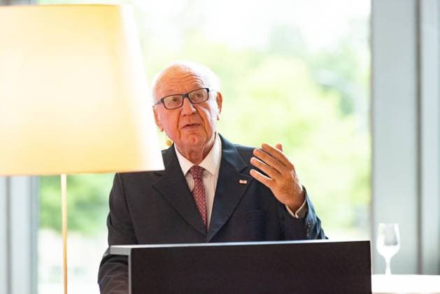 07.07.2022, Deutschland, Sachsen, Dresden, auf dem Foto Prof. Gerd Uecker, ehemaliger Intendant der Semperoper Dresden, hier fotografiert in der Gläsernen Manufaktur Dresden während einer Vortragsveranstaltung der Sächsischen Akademie der Künste sowie des Politischen Bildungsforums Sachsen der Konrad-Adenauer-Stiftung *** 07 07 2022, Germany, Saxony, Dresden, on the photo Prof Gerd Uecker, former director of the Semperoper Dresden, here photographed in the Transparent Factory Dresden during a lecture event of the Saxon Academy of Arts as well as the Political Education Forum Saxony of the Konrad Adenauer Foundation
