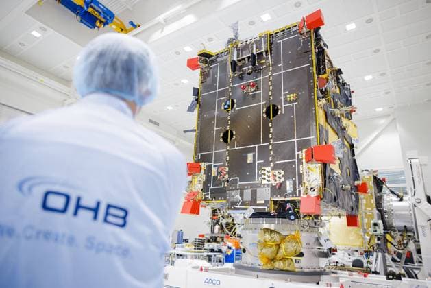Bau von Wettersatelliten beim Raumfahrtunternehmen OHB in Bremen. Bremen, 14.07.2022 Bremen Germany *** Construction of weather satellites at space company OHB in Bremen Bremen, 14 07 2022 Bremen Germany Copyright: xThomasxTrutschelx