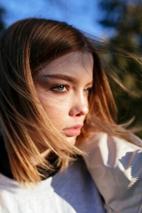 Creative Highlights Symbolbilder Close-up portrait of a young beautiful blonde woman Belarus, Brest Region, Kobryn CR_ALLI220711E8-941366-01 ,model released, Symbolfoto