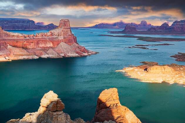 Creative Highlights World Alstrom Point, Lake Powell, im Abendlicht, Arizona, USA, Nordamerika *** Alstrom point, Lake Powell, at evening light, Arizona, UNITED STATES, North America Copyright: imageBROKER/IngoxSchulz iblisb08345778.jpg