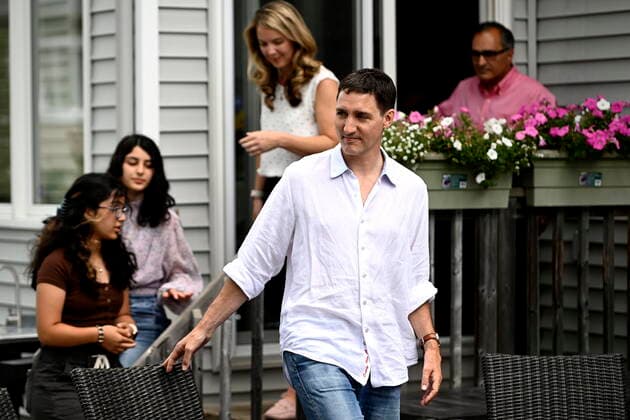July 15, 2022, Ottawa, ON, CAN: Prime Minister Justin Trudeau and Liberal MP Jenna Sudds arrive to speak with the Matin family about the Climate Action Incentive Payment at their backyard in Ottawa, on Friday, July 15, 2022. Ottawa CAN  - ZUMAc35_ 20220715_zaf_c35_044 Copyright: xJustinxTangx