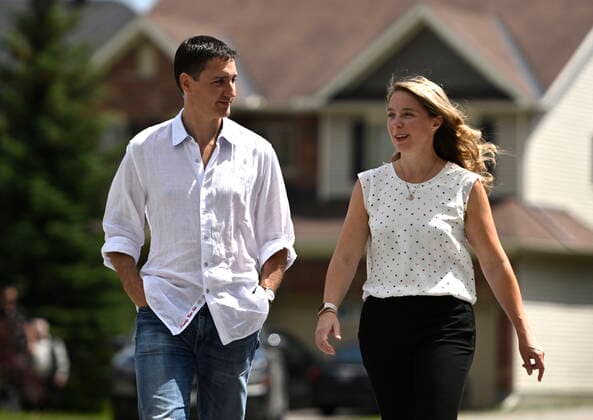 July 15, 2022, Ottawa, ON, CAN: Prime Minister Justin Trudeau and Liberal MP Jenna Sudds arrive to speak with a family about the Climate Action Incentive Payment at their backyard in Ottawa, on Friday, July 15, 2022. Ottawa CAN  - ZUMAc35_ 20220715_zaf_c35_078 Copyright: xJustinxTangx