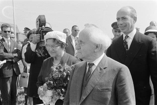 Anefo photo collection. David Ben Gurion with a wife arrives at Ypenburg. June 22, 1960. The Hague, Ypenburg, South Holland Copyright: xpiemagsx pienatarchpart216092021-59798 !ACHTUNG AUFNAHMEDATUM GESCHÄTZT!