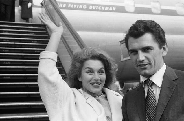 Anefo photo collection. Linda Christian (actress) and wife Edmund Prudan on arrival at Schiphol. June 14, 1962. Noord-Holland, Schiphol Copyright: xpiemagsx pienatarchpart216092021-65574 !ACHTUNG AUFNAHMEDATUM GESCHÄTZT!