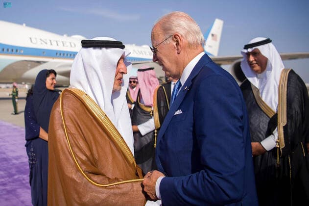 News Bilder des Tages July 16, 2022, Jeddah, Jeddah, Saudi Arabia: US President Joe Biden boards Air Force One before departing from King Abdulaziz International Airport in the Saudi city of Jeddah on July 16, 2022, at the end of his first tour in the Middle East as president Jeddah Saudi Arabia - ZUMAap3_ 20220716_zaf_ap3_083 Copyright: xSaudixPressxAgencyx