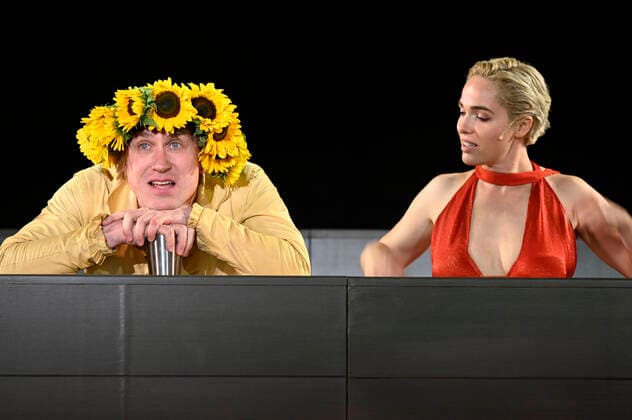 Bilder des Jahres 2022, Entertainment 07 Juli Entertainment Themen der Woche KW28 Lars Eidinger und Verena Altenberger bei der Fotoprobe von Jedermann - Das Spiel vom Sterben des reichen Mannes im Rahmen der Salzburger Festspiele auf dem Domplatz. Salzburg, 16.07.2022 *** Lars Eidinger and Verena Altenberger at the photo rehearsal of Jedermann Das Spiel vom Sterben des reichen Mannes as part of the Salzburg Festival at the Domplatz Salzburg, 16 07 2022 Foto:xS.xAdamx xFuturexImage