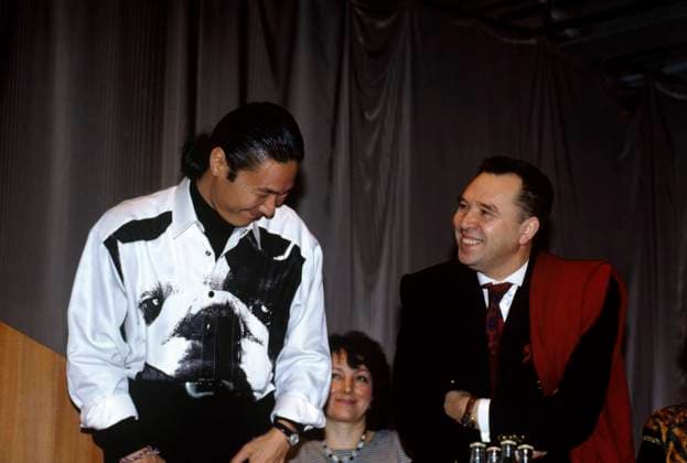 Fashion designers Kansai Yamamoto and Vyacheslav Zaitsev 476042 13.12.1991 Japanese fashion designer Kansai Yamamoto and his Soviet colleague Vyacheslav Zaitsev at a Soviet-Japanese symposium entitled Japan Is a Changing and Moving Nation . Moscow. 1991. Alexander Makarov Sputnik Moscow Russia  Copyright: xAlexanderxMakarovx
