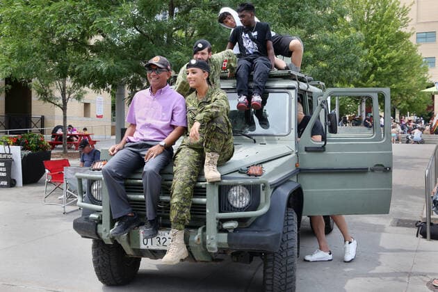 Philippine Festival In Mississauga People pose for photos with members of the Canadian Armed Forces (Canadian Army) during the Philippine Festival in Mississauga, Ontario, Canada, on July 17, 2022. Mississauga Canada  Copyright: xCreativexTouchxImagingxLtdx originalFilename: friedman-philippi220717_npk2F.jpg