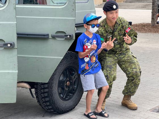 Philippine Festival In Mississauga People pose for photos with members of the Canadian Armed Forces (Canadian Army) during the Philippine Festival in Mississauga, Ontario, Canada, on July 17, 2022. Mississauga Canada  Copyright: xCreativexTouchxImagingxLtdx originalFilename: friedman-philippi220717_npQ4M.jpg