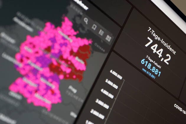 RKI dashboard, 7 day incidence is now 744.2 7 day incidence, RKI dashboard on a monitor on 19 07 2022 in Siegen Germany.