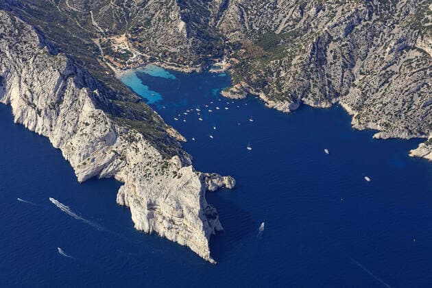 Marseille (south-eastern France): the Calanque de Sormiou rocky inlet Marseille (south-eastern France): aerial view of the coast and the inhabited rocky inlet of Sormiou, in the Calanques National Park. Sailboats lying at anchor PACA; Bouches du Rhone 13; Marse Europe; Western Europe; France  Copyright: xHedelinxF Andia.frx 393726