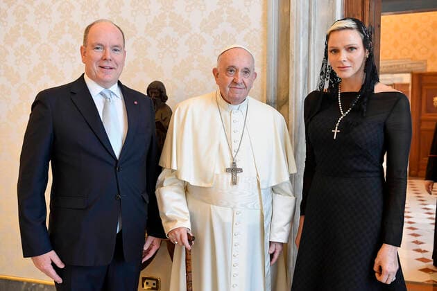 Bilder des Jahres 2022, Entertainment 07 Juli Entertainment Themen der Woche KW29 Italy, Rome, Vatican, 2022 07 20 Pope Francis meets Prince Albert II of Monaco and his wife Princess Charlene during a private audience at the Vatican.. Photograph by Vatican Mediia Catholic Press Photo Hans Lucas. RESTRICTED TO EDITORIAL USE - NO MARKETING - NO ADVERTISING CAMPAIGNS.  Copyright: xVATICANxMEDIAx xipa-agency.netx xVaticanxMediax