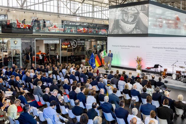 Speech by Minister President Hendrik Wüst, CDU State Prize of the State of North Rhine-Westphalia for 7-time Formula 1 World Champion Michael Schumacher In the Motorworld in Cologne, Minister President Hendrik Wüst presented the State Prize to wife Corinna and daughter Gina Maria Schumacher, who accepted the prize on behalf of Michael