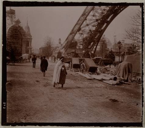 Universal exhibition of 1900: at the foot of the Eiffel Tower during the construction of the exhibition, 7th arrondissement, Paris Universal exhibition of 1900: at the foot of the Eiffel Tower during the construction of the exhibition, Paris (VIIth ARR.). Anonymous photography. Copyright: xpiemagsx parismuspie10022021-1141 !ACHTUNG AUFNAHMEDATUM GESCHÄTZT!