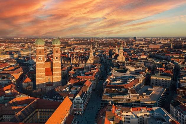Munich skyline aerial view at sunset Frauenkirche or Church Or Our Lady at sunset with Marienplatz behind in an aerial view. Munich Germany *** München Skyline Luftbild bei Sonnenuntergang Frauenkirche oder Kirche Unserer Lieben Frau bei Sonnenuntergang mit Marienplatz hinter in einem Luftbild München Deutschland Copyright: xx