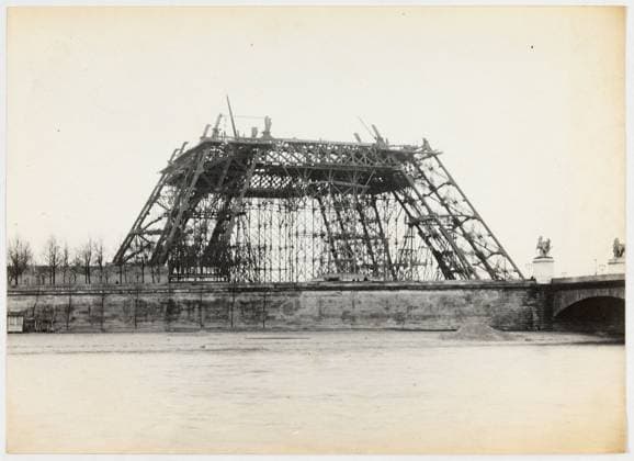 The Eiffel Tower, under construction. View of the Eiffel Tower under construction during the 1889 World Expo, 7th Arrondissement, Paris View of the Eiffel Tower under construction during the 1889 World Expo, Paris (VIIth Arr.) . Photography of Hippolyte Blancard (1843-1924), around 1890. Copyright: xpiemagsx parismuspie10022021-69401 !ACHTUNG AUFNAHMEDATUM GESCHÄTZT!
