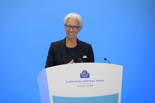 News Themen der Woche KW29 News Bilder des Tages (220721) -- FRANKFURT, July 21, 2022 -- European Central Bank President Christine Lagarde speaks during a press conference in Frankfurt, Germany, on July 21, 2022. The European Central Bank () on Thursday raised key interest rates by 50 basis points, the first increase since 2011, in an effort to normalize its monetary policies. ( Handout via Xinhua) GERMANY-FRANKFURT--KEY INTEREST RATES-RISE ECB 