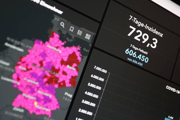 RKI dashboard, 7 day incidence is now 729.3 7 day incidence, RKI dashboard on a monitor on 22 07 2022 in Siegen Germany.
