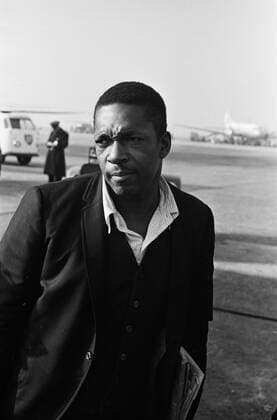 Anefo photo collection. American jazz saxophonist John Coltrane arrived at Schiphol. John Coltrane. October 26, 1963 Copyright: xpiemagsx pienatarchpart216092021-71265 !ACHTUNG AUFNAHMEDATUM GESCHÄTZT!
