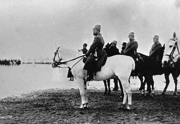 NICHOLAS II FRONT 24390 17.03.1916 Emperor Nicholas II, Supreme Commander-in-Chief of the Russian Army (in the foreground), at the Western Front. World War One (1914-1918). RIA Novosti Sputnik Belarus  Copyright: xRIAxNovostix