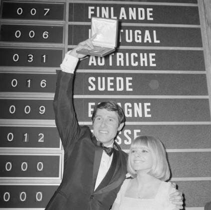 Anefo photo collection. Eurovision Song Contest 1966 in Luxembourg. The winner Udo Jürgens with the winner of 1965 France Gall. March 6, 1966. Luxembourg Copyright: xpiemagsx pienatarchpart316092021-4941 !ACHTUNG AUFNAHMEDATUM GESCHÄTZT!