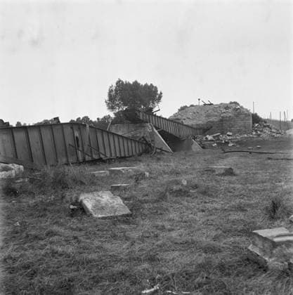 Anefo photo collection. Destruction: Rhenen. Destroyed traffic bridge. 1945. Rhenen, Rhine Copyright: xpiemagsx pienatarchpart316092021-61477 !ACHTUNG AUFNAHMEDATUM GESCHÄTZT!