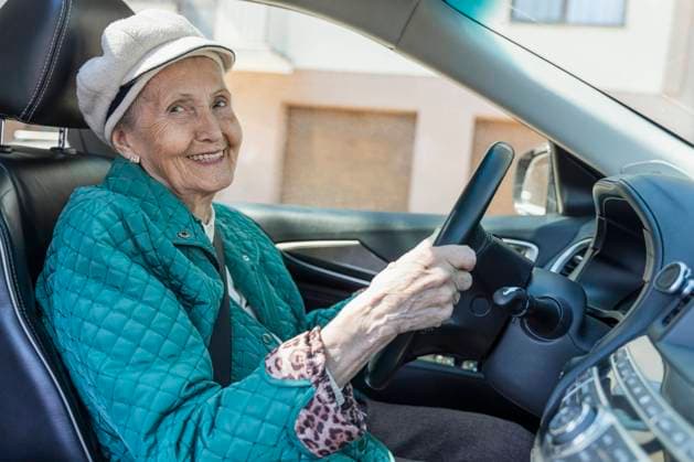Smiling senior woman wearing beret sitting in car model released, Symbolfoto property released, OSF00075