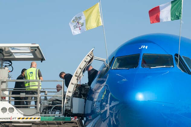 Italy, Rome, Vatican, 22 07 24. Pope Francis in a wheelchair, flanked by his butler Sandro Mariotti, is boarded on the plane that will fly him to Canada for his Apostolic Journey, at Fiumucino airport. Papa Francesco in sedia a rotelle, affiancato dal suo maggiordomo Sandro Mariotti, viene imbarcato sull aereo che lo porterÃ in Canada per il suo Viaggio Apostolico, all aeroporto di Fiumucino. Photo by Massimiliano MIGLIORATO Catholic Press Photo  Copyright: x MASSIMILIANOxMIGLIORATO CPPx x xCatholicxPressxPhotox