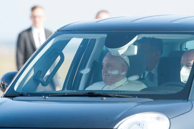 Italy, Rome, Vatican, 22 07 24. Pope Francis arrives at Fiumucino airport to board the plane that will fly him to Canada for his Apostolic Journey. Papa Francesco arriva all aeroporto di Fiumucino per imbarcarsi sull aereo che lo porterÃ in Canada per il suo Viaggio Apostolico. Photo by Massimiliano MIGLIORATO Catholic Press Photo  Copyright: x MASSIMILIANOxMIGLIORATO CPPx x xCatholicxPressxPhotox