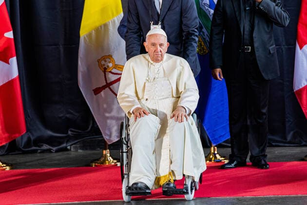 July 24, 2022, Edmonton, Alberta, Canada: Pope Francis in a wheelchair Arrives in Canada. Edmonton Canada - ZUMAs197 20220724_zaa_s197_111 Copyright: xRonxPalmerx
