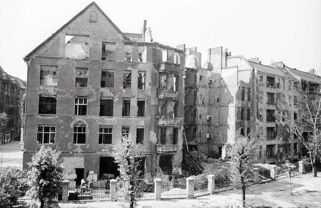 Wella Trümmergrundstück mit Ruinen in der Nähe der Firma Wella in der Königsallee 21 in Grunewald in Berlin, Deutschland 1947., Berlin Copyright: Kindermann UnitedArchivesKIN_7401000214