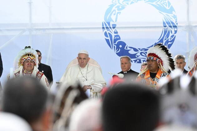 July 25, 2022, Edmonton, Canada: Pope Francis meets indigenous people for a silent prayer at the Maskacis cemetery, a town 100 kilometers south of Edmonton, Canada, 25 July 2022. The five-days visit is the first papal visit to Canada in 20 years. ANSA Edmonton Canada - ZUMAa110 20220725_zaf_a110_010 Copyright: xCiroxFuscox