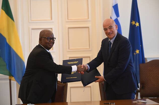 News Themen der Woche KW 30 News Bilder des Tages Greek Minister of Foreign Affairs met with Minister of Foreign Affairs of Gabon Minister of Foreign Affairs of Gabon Michael Moussa Adamo (left) and Minister of Foreign Affairs of Greece Nikos Dendias (right) after the signature of the two memoranda of understanding in the fields of environmental protection and tourism. Athens Attiki Greece Copyright: DimitriosxKarvountzis