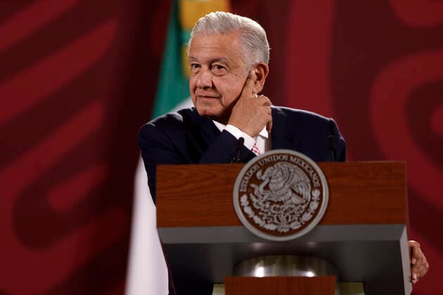 July 25, 2022, Mexico City, Mexico City, Mexico: July 25, 2022, Mexico City, Mexico: Mexican President Andres Manuel Lopez Obrador, gestures while talk during his meeting with reporters during his daily morning briefing at the national palace. on July 25, 2022 in Mexico City, Mexico. Mexico City Mexico - ZUMAe321 20220725_zia_e321_005 Copyright: xLuisxBarronx xEyepixxGroupx
