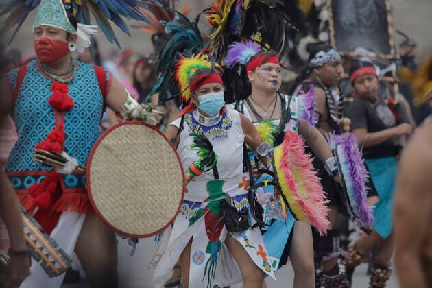 Mexiko, Feierlichkeiten zum 697. Jahrestag der Gründung von Tenochtitlan July 26, 2022, Mexico City, Mexico City, Mexico: July 26, 2022, Mexico City, Mexico: Dancers disguised with pre-hispanic dresses take part during a traditional ceremony to celebrate the 697th anniversary of the founding of Tenochtitlan, the Mexica capital, at the Mexico s Zocalo. on July 26, 2022 in Mexico City, Mexico. Mexico City Mexico - ZUMAe321 20220726_zia_e321_041 Copyright: xGerardoxVieyra xEyepixxGroupx