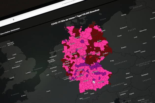 RKI dashboard, 7 day incidence is now 652.0 7 day incidence, RKI dashboard on a monitor on 27 07 2022 in Siegen Germany.