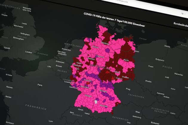RKI dashboard, 7 day incidence is now 652.0 7 day incidence, RKI dashboard on a monitor on 27 07 2022 in Siegen Germany.