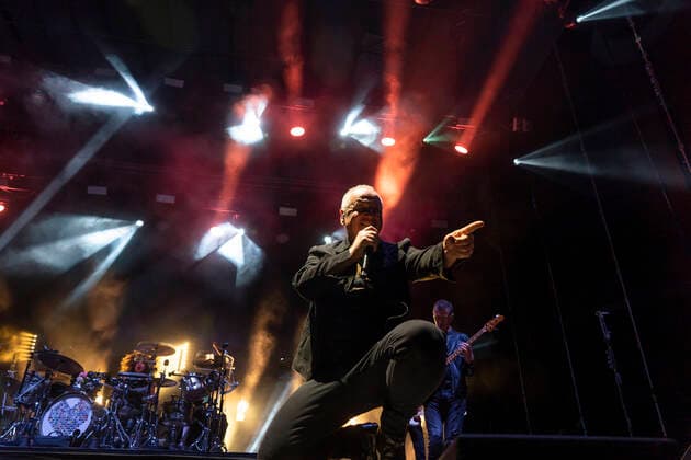 Simple Minds Concert In Santander Jim Kerr singer of the Scottish group Simple Minds during his concert in Santander (Spain) as part of his international tour 40 years of hits tour 2022 Santander Spain  Copyright: xJoaquinxGomezxSastrex originalFilename: sastre-notitle220726_npHcO.jpg