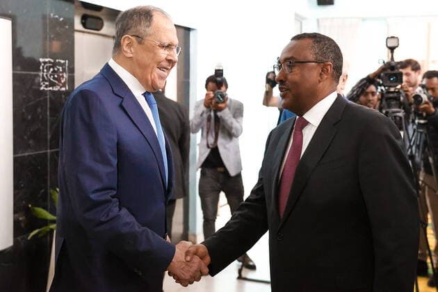 News Themen der Woche KW 30 News Bilder des Tages ADDIS ABABA, ETHIOPIA - JULY 27, 2022: Russia s Foreign Minister Sergei Lavrov (L) and Ethiopiaâ€™s Deputy Prime Minister and Minister of Foreign Affairs Demeke Mekonnen during a meeting at the Ethiopian Ministry of Foreign Affairs. Russian Foreign Ministry Press Office TASS  TS13BC4D