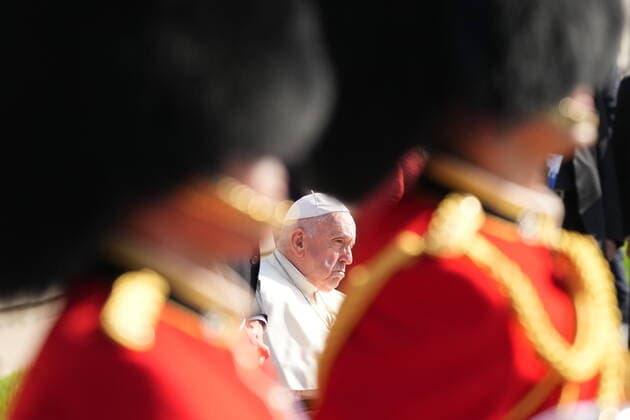 July 27, 2022, Quebec City, PQ, CANADA: Pope Francis is framed by an honour guard as he arrives at the Citadelle during his papal visit across Canada in Quebec City on Wednesday, July 27, 2022. Quebec City CANADA  - ZUMAc35_ 20220727_zaf_c35_101 Copyright: xNathanxDenettex