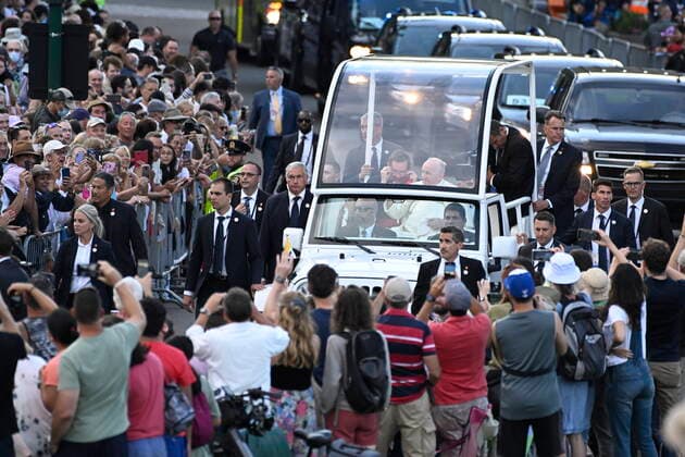 July 27, 2022, QUEBEC, QC, CANADA: Pope Francis is seen in his popemobile on the Plaines döÄÃ Abraham during his Papal visit across Canada in Quebec City on Wednesday, July 27, 2022. QUEBEC CANADA  - ZUMAc35_ 20220727_zaf_c35_135 Copyright: xBernardxBraultx