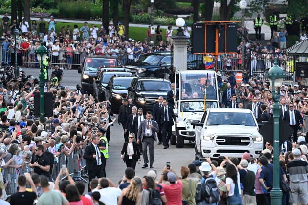 July 27, 2022, QUEBEC, QC, CANADA: Pope Francis is seen in his popemobile on the Plaines döÄÃ Abraham during his Papal visit across Canada in Quebec City on Wednesday, July 27, 2022. QUEBEC CANADA  - ZUMAc35_ 20220727_zaf_c35_136 Copyright: xBernardxBraultx