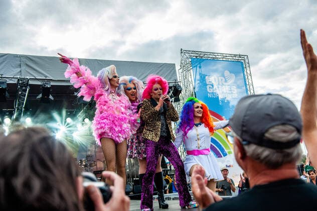 Bilder des Jahres 2022, News 07 Juli News Themen der Woche KW 30 News Bilder des Tages July 27, 2022, Nijmegen, Gelderland, Netherlands: The drag queen artists called Haus of Thomtom are seen performing during the opening ceremony. EuroGames Nijmegen 2022 is a fully inclusive sporting event, especially for LGBTQI+ people. The games will host 17 different sports and more than 2000 athletes from 42 countries at all levels. The event is taking place from 27 to 30 July in the Dutch city of Nijmegen. On Wednesday afternoon, during the opening ceremony around 4000 visitors could enjoy the performances of several artists, musicians, drag queens and a flag parade. Nijmegen Netherlands - ZUMAs197 20220727_zaa_s197_165 Copyright: xAnaxFernandezx