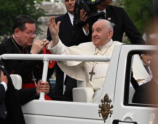 July 27, 2022, QUEBEC, QC, CANADA: Pope Francis waves to the crowd, making his way to the Plaines of Abraham during his Papal visit across Canada in Quebec City on Wednesday, July 27, 2022. Cardinal Gerald Cyprien Lacroix is at the left. QUEBEC CANADA  - ZUMAc35_ 20220727_zaf_c35_167 Copyright: xNathanxDenettex