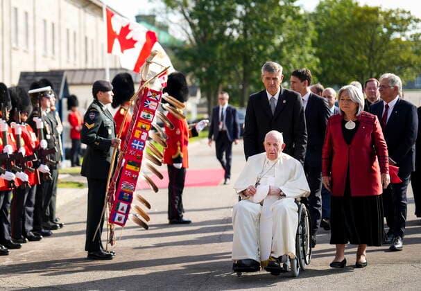 July 27, 2022, QUEBEC, QC, CANADA: Pope Francis and Gov. Gen. Mary Simon arrive at the Citadelle during his papal visit across Canada in Quebec City on Wednesday, July 27, 2022. QUEBEC CANADA  - ZUMAc35_ 20220727_zaf_c35_192 Copyright: xNathanxDenettex