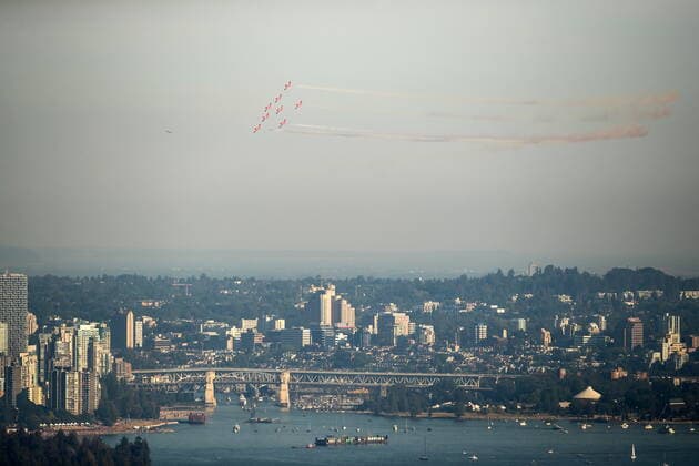 July 27, 2022, VANCOUVER, BC, CANADA: The Canadian Forces Snowbirds air demonstration team fly over English Bay as part of the Celebration of Light fireworks festival, in Vancouver, on Wednesday, July 27, 2022. VANCOUVER CANADA  - ZUMAc35_ 20220727_zaf_c35_194 Copyright: xDarrylxDyckx